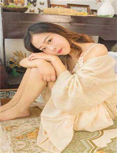 迪丽热巴活动红毯造型好辣-本田莉子